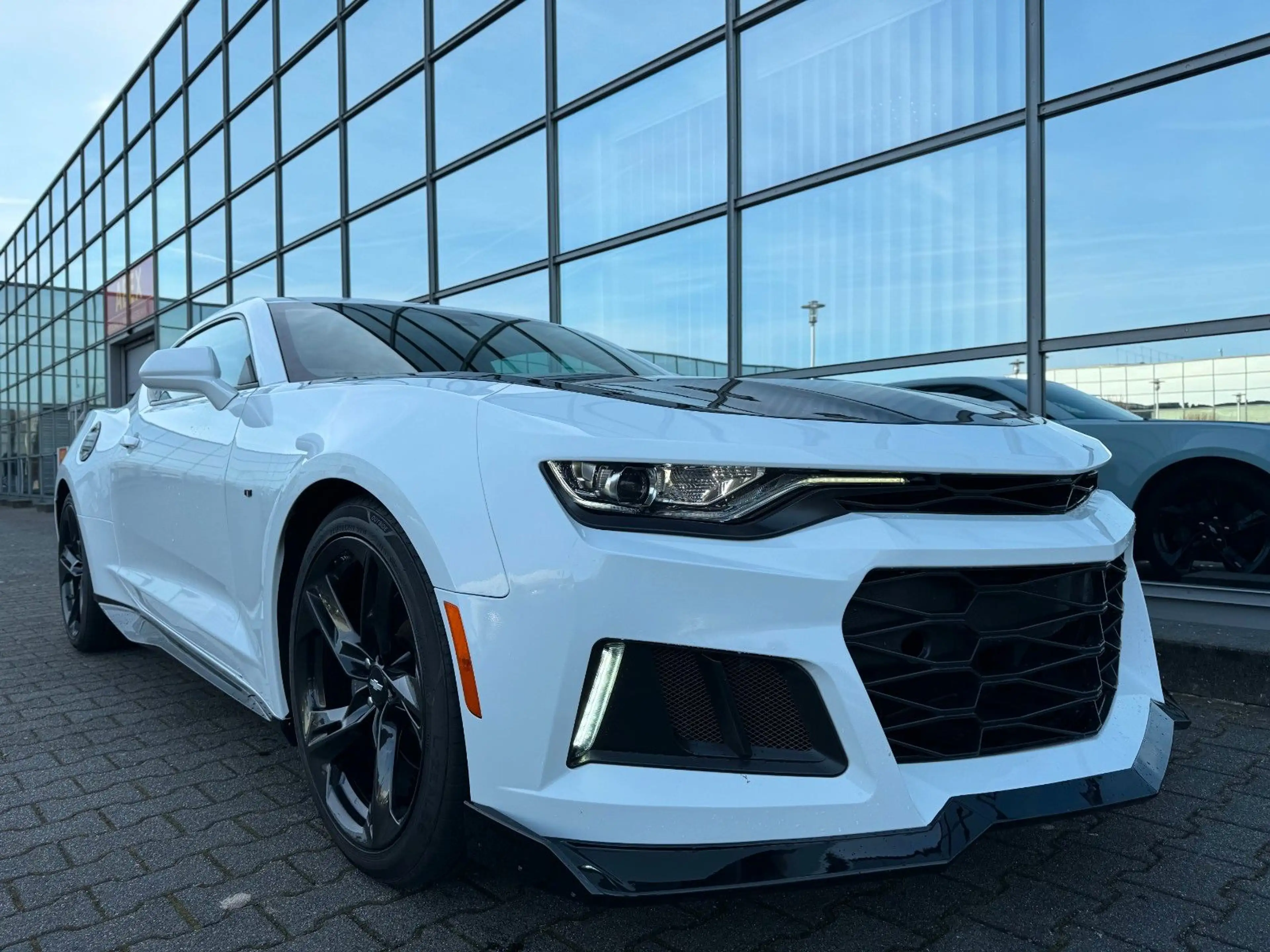 Chevrolet Camaro Coupé Sport ss 6.2 zl1 V8 Carplay Kamera Schalte — photo 11