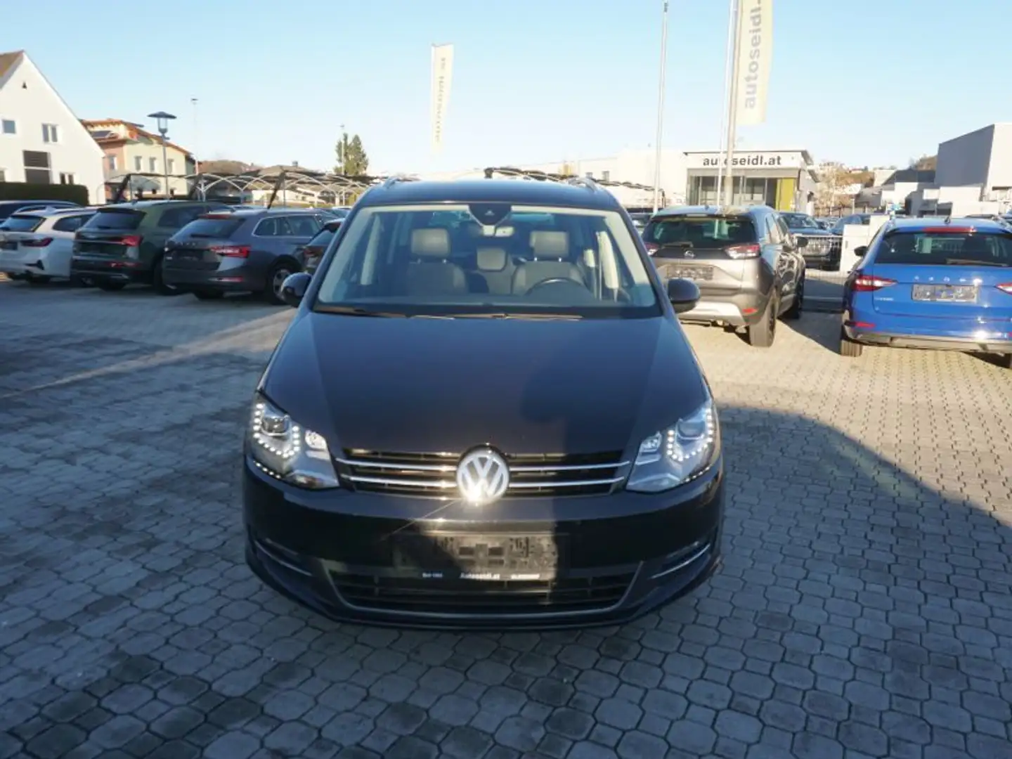 Volkswagen Sharan Business+ 1,4 TSI DSG *NAVI+XENON* Schwarz - 2