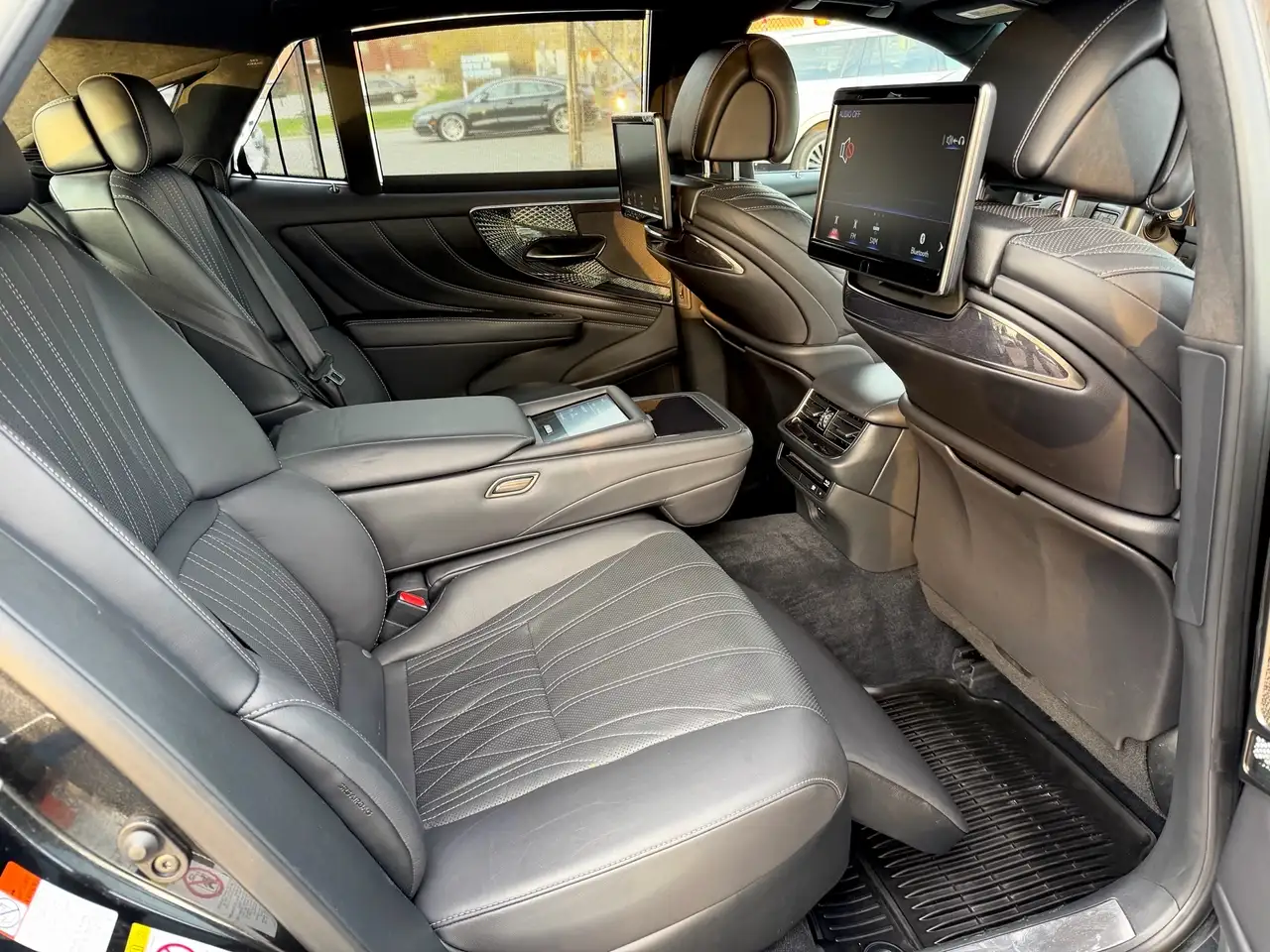 Lexus LS снимка Lexus LS