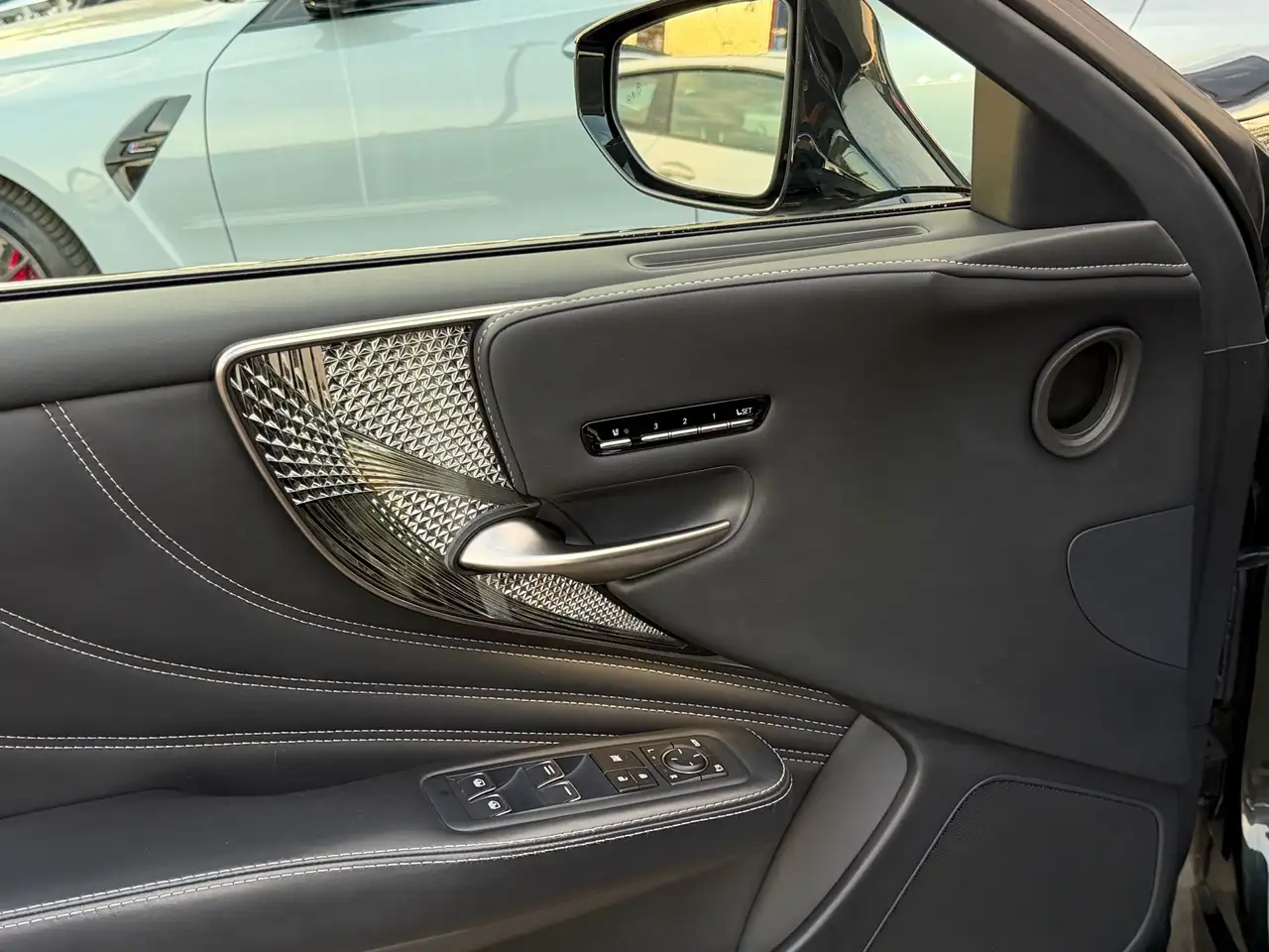 Lexus LS снимка Lexus LS