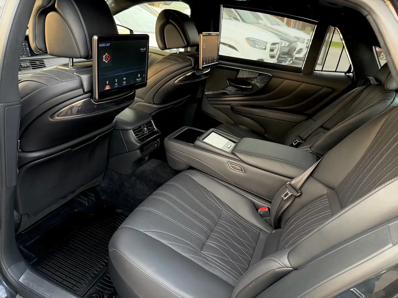 Lexus LS снимка Lexus LS