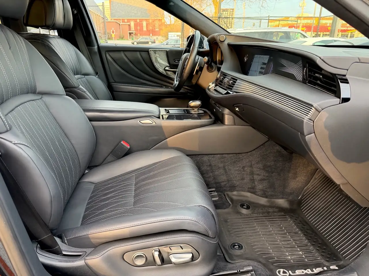Lexus LS снимка Lexus LS