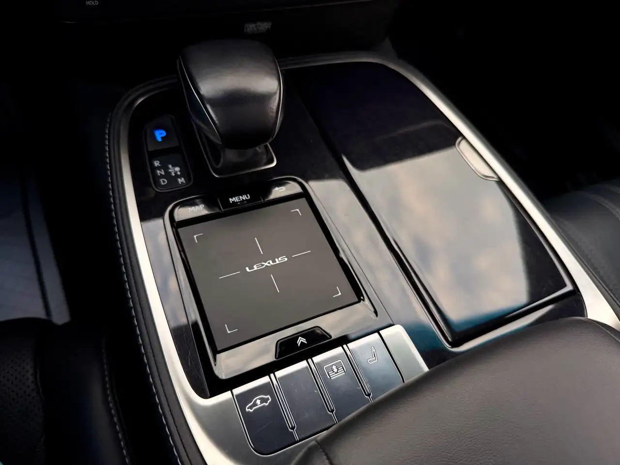 Lexus LS снимка Lexus LS