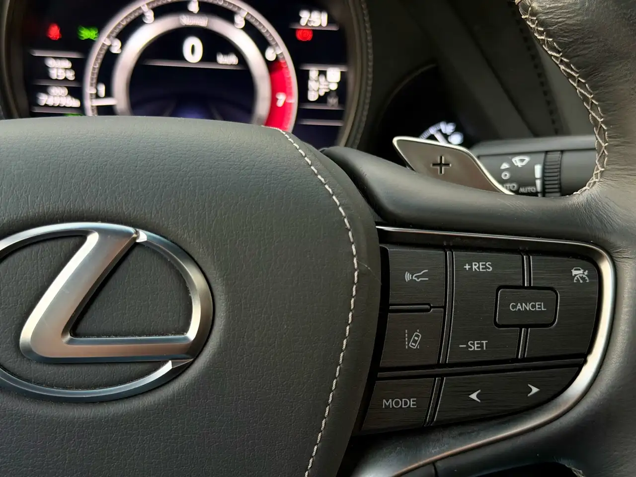 Lexus LS снимка Lexus LS
