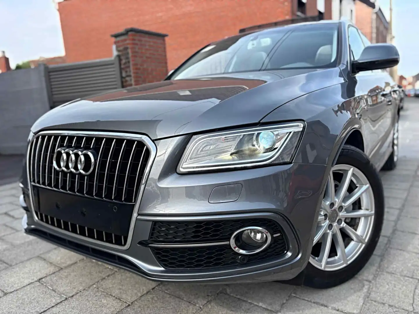 Audi Q5 2.0 TDi S-LINE/ PANO-GPS-XENON-CUIR/GARANTIE!! Gris - 2