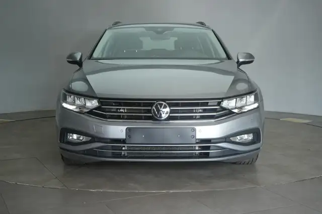 Volkswagen Passat view 2