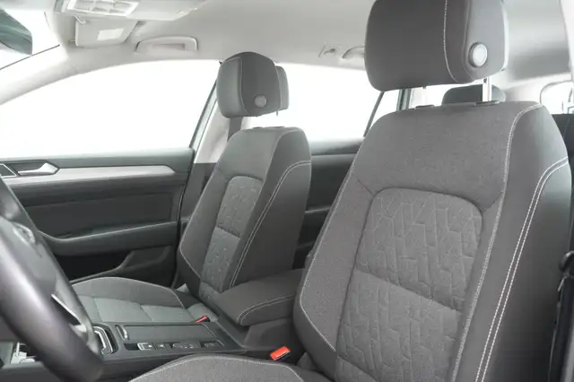 Volkswagen Passat view 9