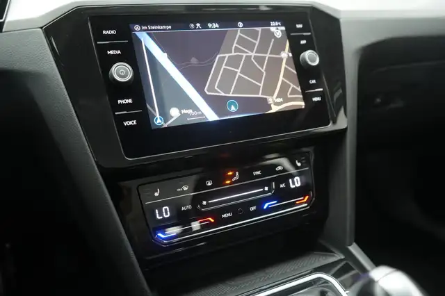 Volkswagen Passat view 13