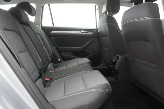 Volkswagen Passat view 7