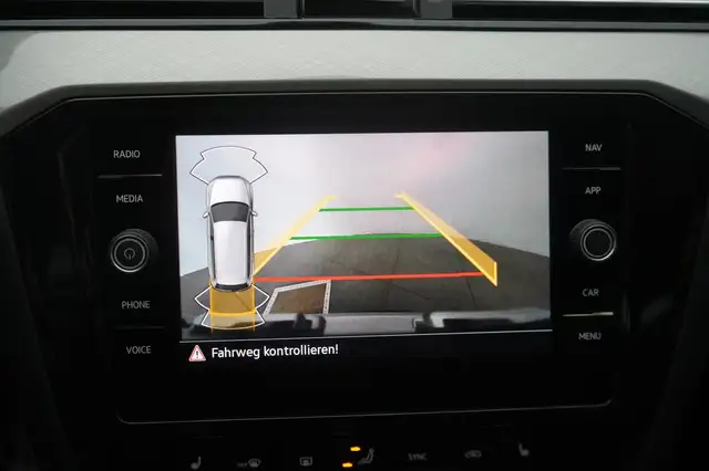 Volkswagen Passat view 14