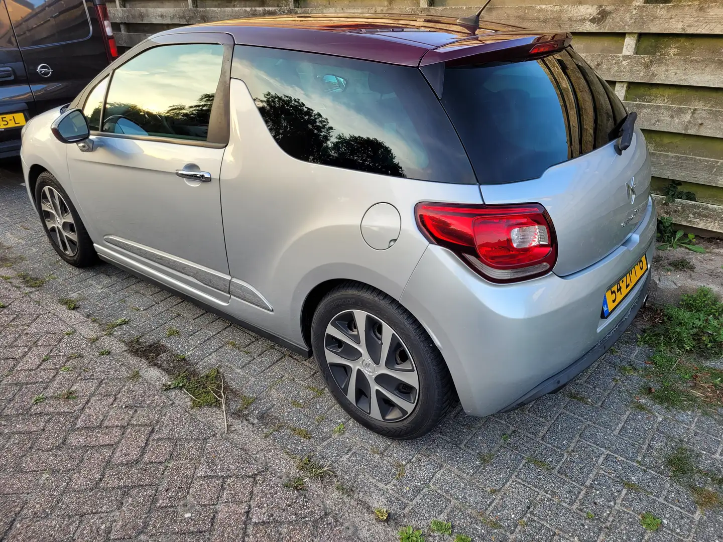 Citroen DS3 DS3 1.2 VTi Chic Zilver - 2