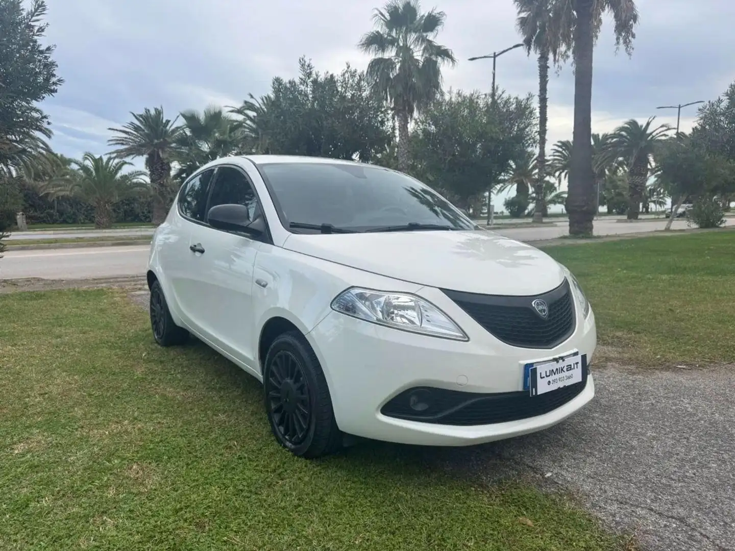Lancia Ypsilon Ypsilon III 2015 1.2 Elefantino Blu s Bianco - 1
