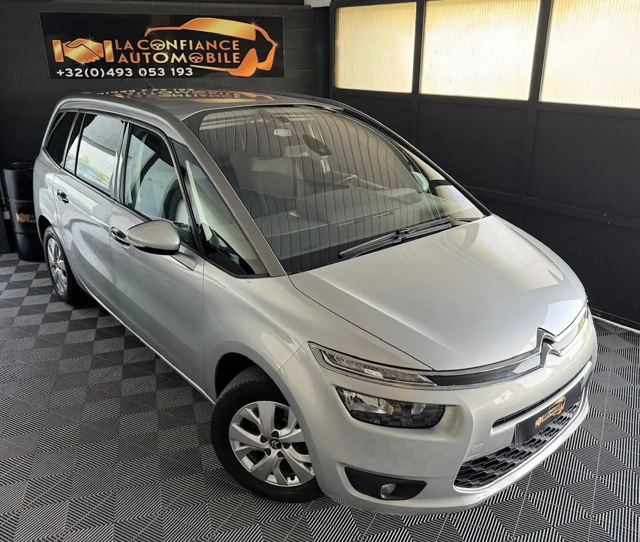 Citroen Grand C4 Picasso 1.6BlueHDi 7 Places 1er prop garantie 12 mois Gris - 1