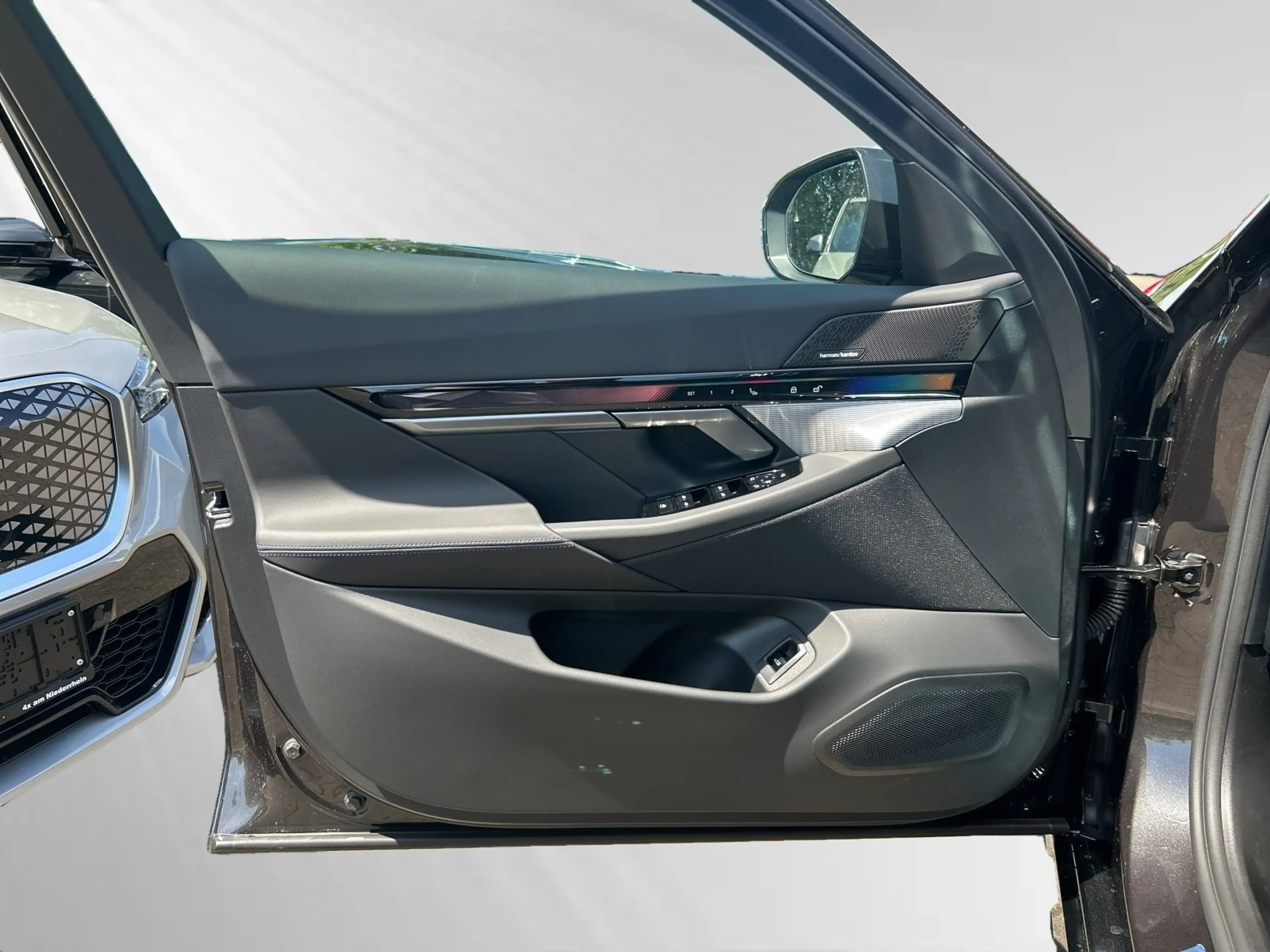BMW i5 eDrive40 M Sport Pro|AHK|Pano|Autobahnass. — photo 12