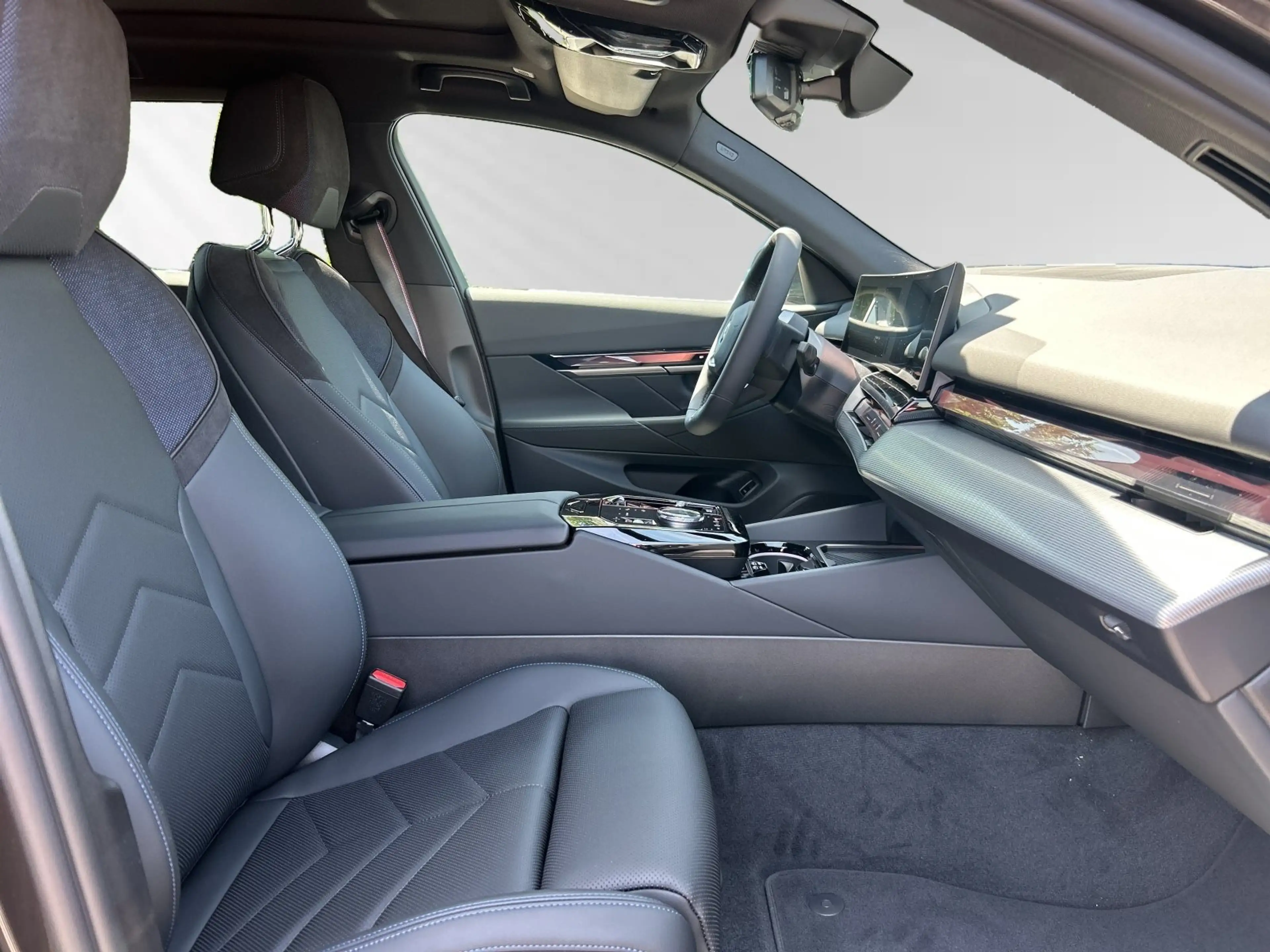 BMW i5 eDrive40 M Sport Pro|AHK|Pano|Autobahnass. — photo 7