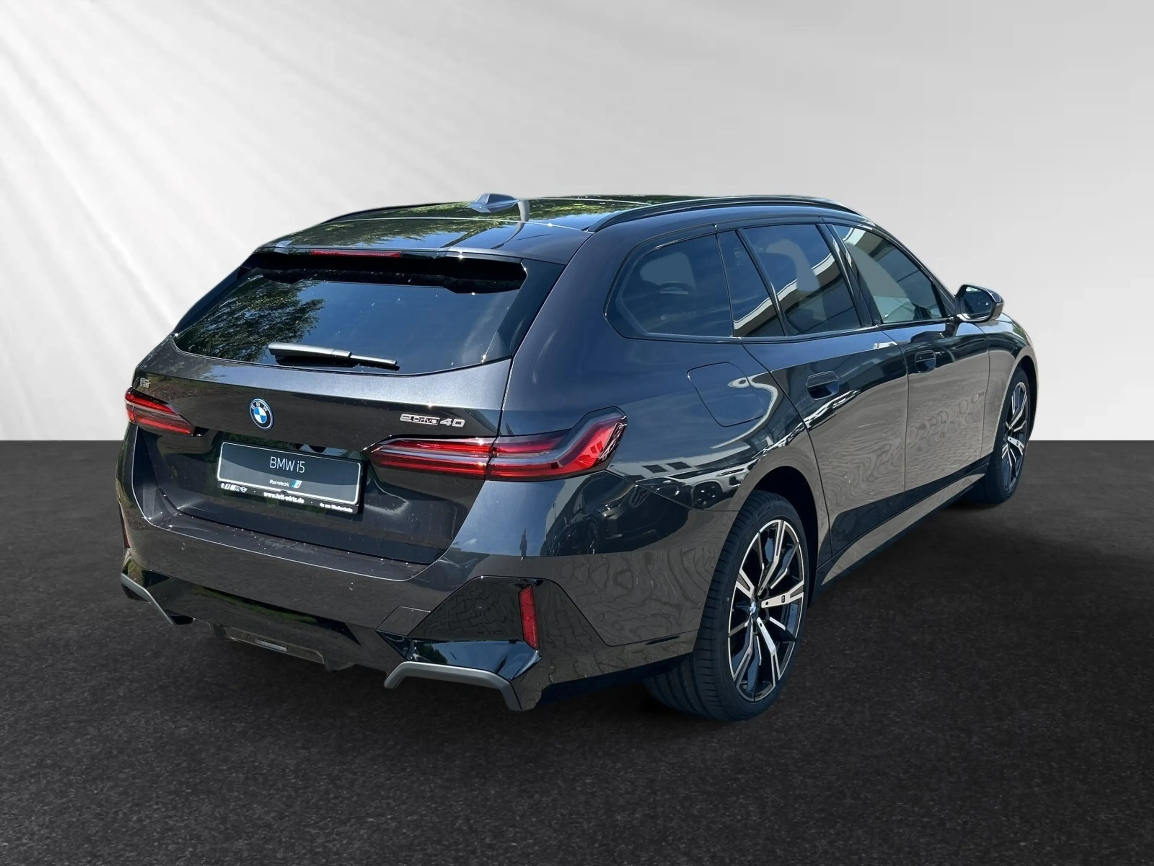 BMW i5 eDrive40 M Sport Pro|AHK|Pano|Autobahnass. — photo 2
