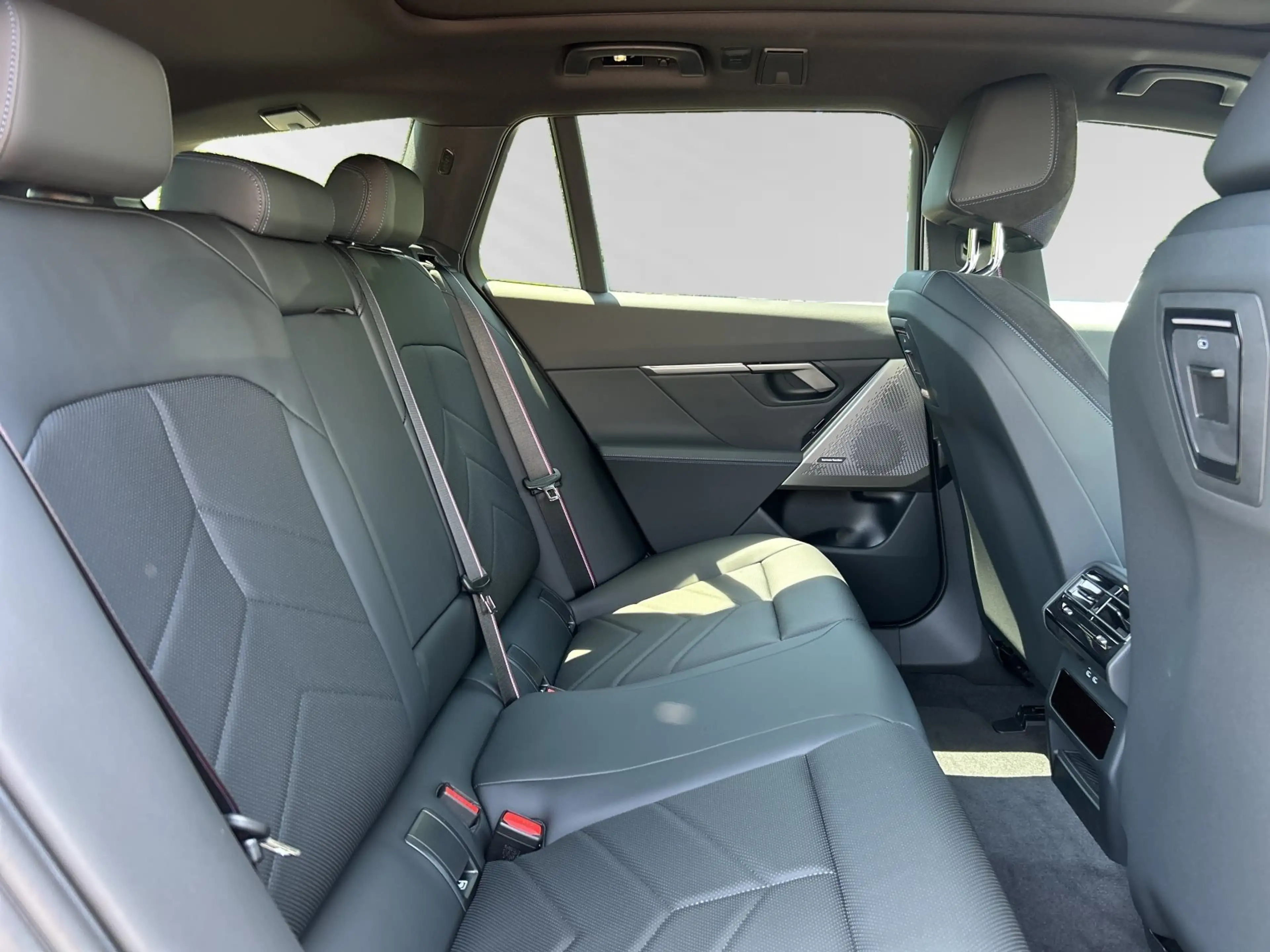 BMW i5 eDrive40 M Sport Pro|AHK|Pano|Autobahnass. — photo 9