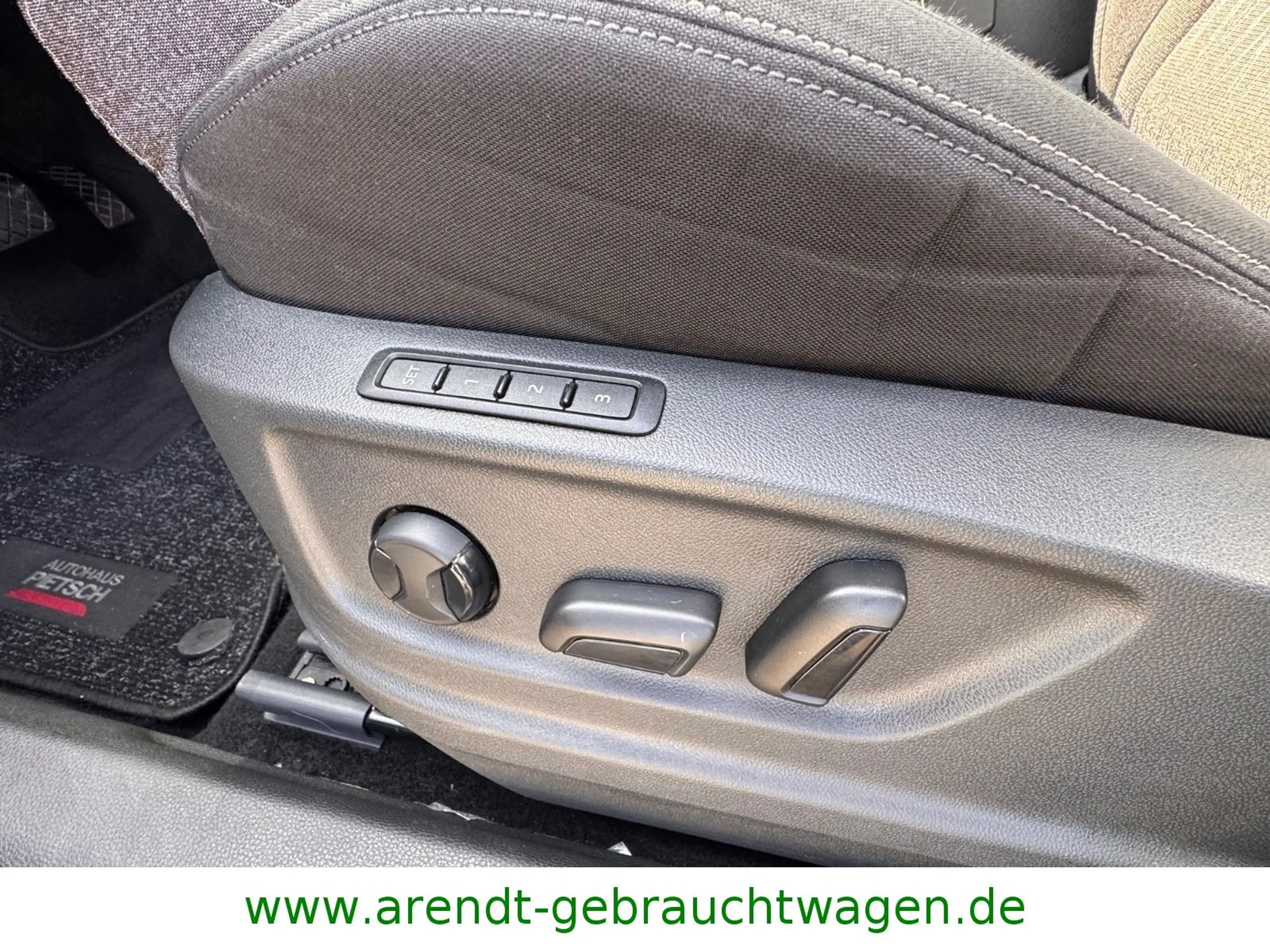Skoda Karoq Style *DSG/ACC/AHK/CarPlay* — photo 11