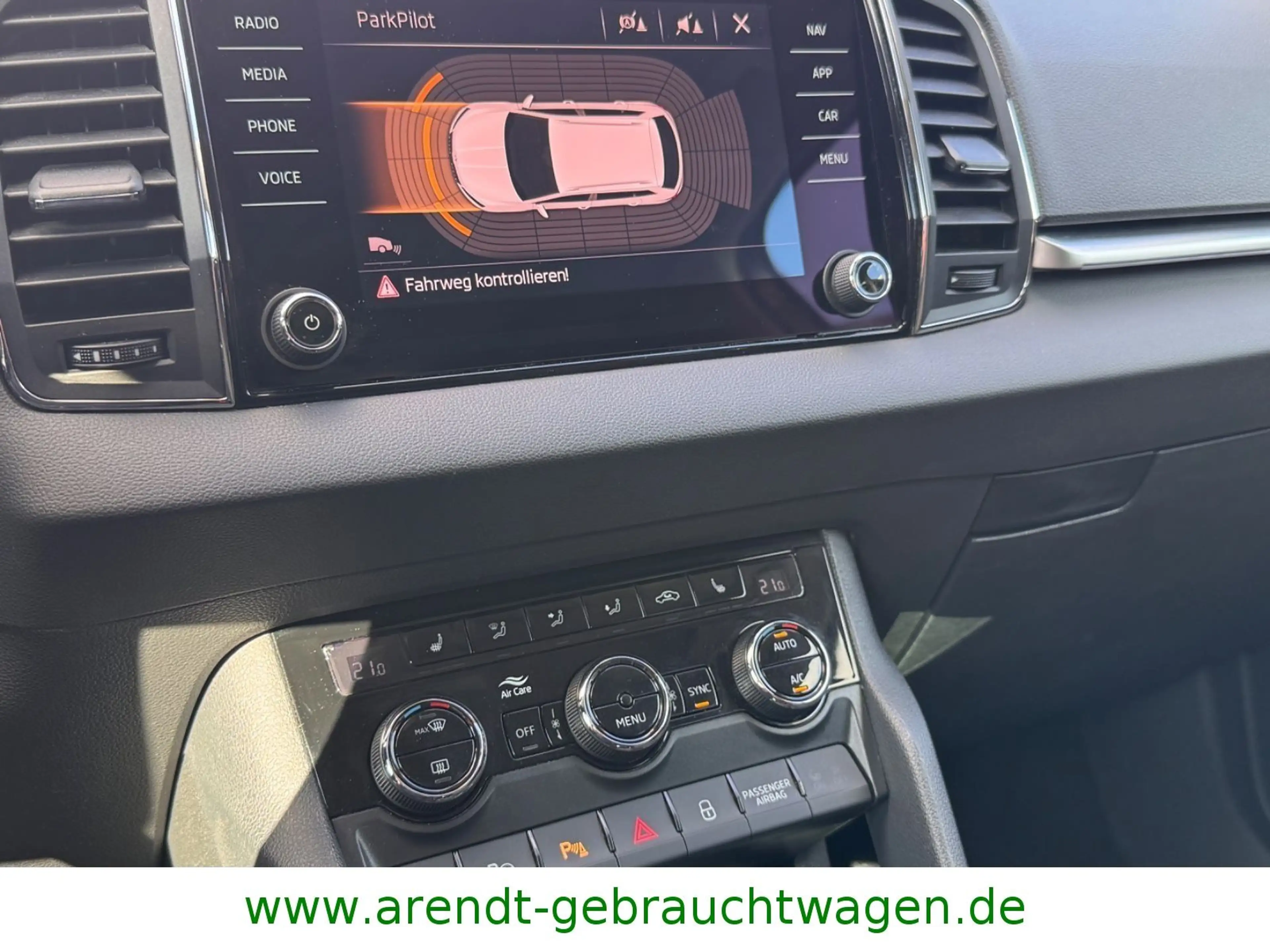 Skoda Karoq Style *DSG/ACC/AHK/CarPlay* — photo 17