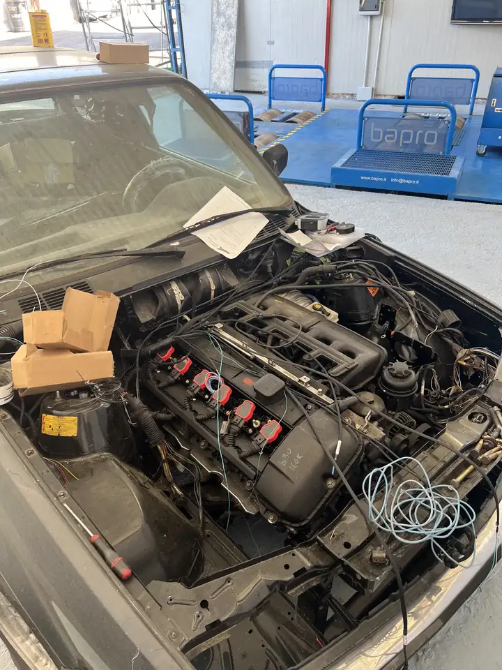 BMW 318i, foto 2