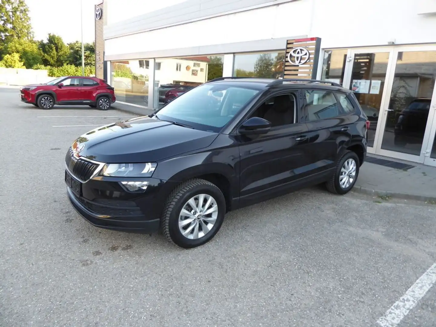 Skoda Karoq 2,0 TDI DSG *KAMERA*SHZ*KEYLESS* Schwarz - 2