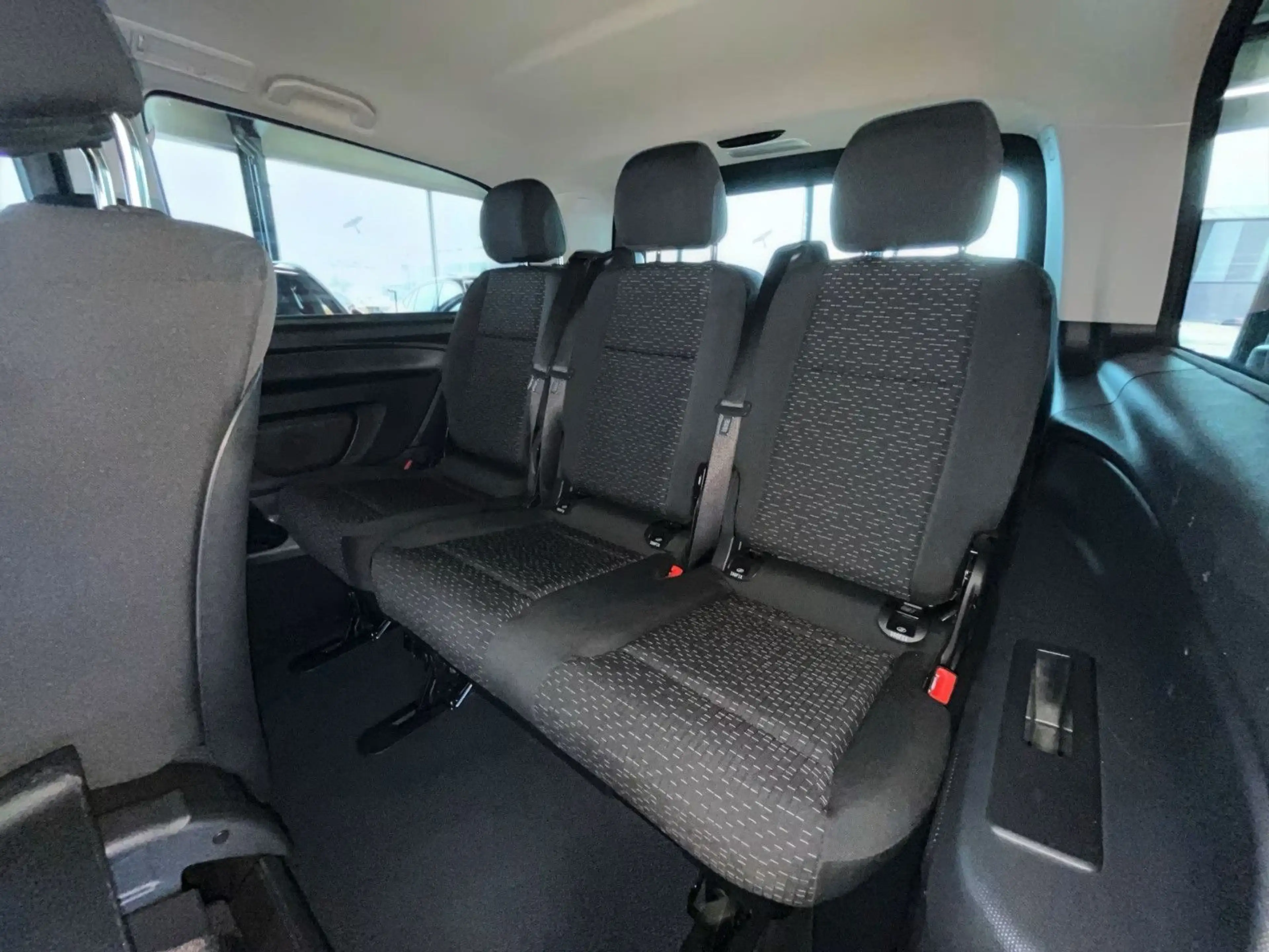 Mercedes-Benz Vito Tourer 119 Edition lang*2xSchiebe*7-Sitz*AH — photo 7