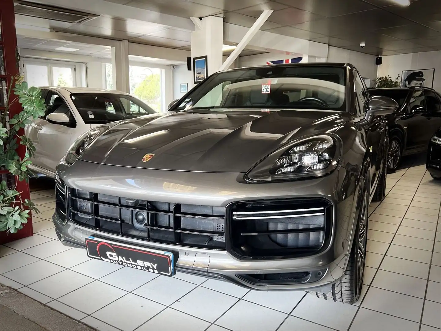 Porsche Cayenne (9YA) 4.0 V8 680CH TURBO S E-HYBRID Grau - 1