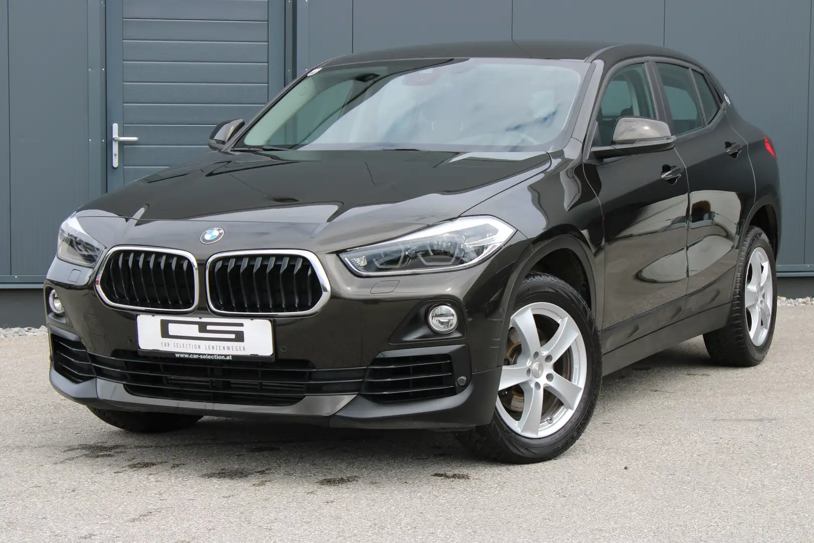 BMW X2 sDrive18i/Head UP/ Navi Plus / LED Braun - 2
