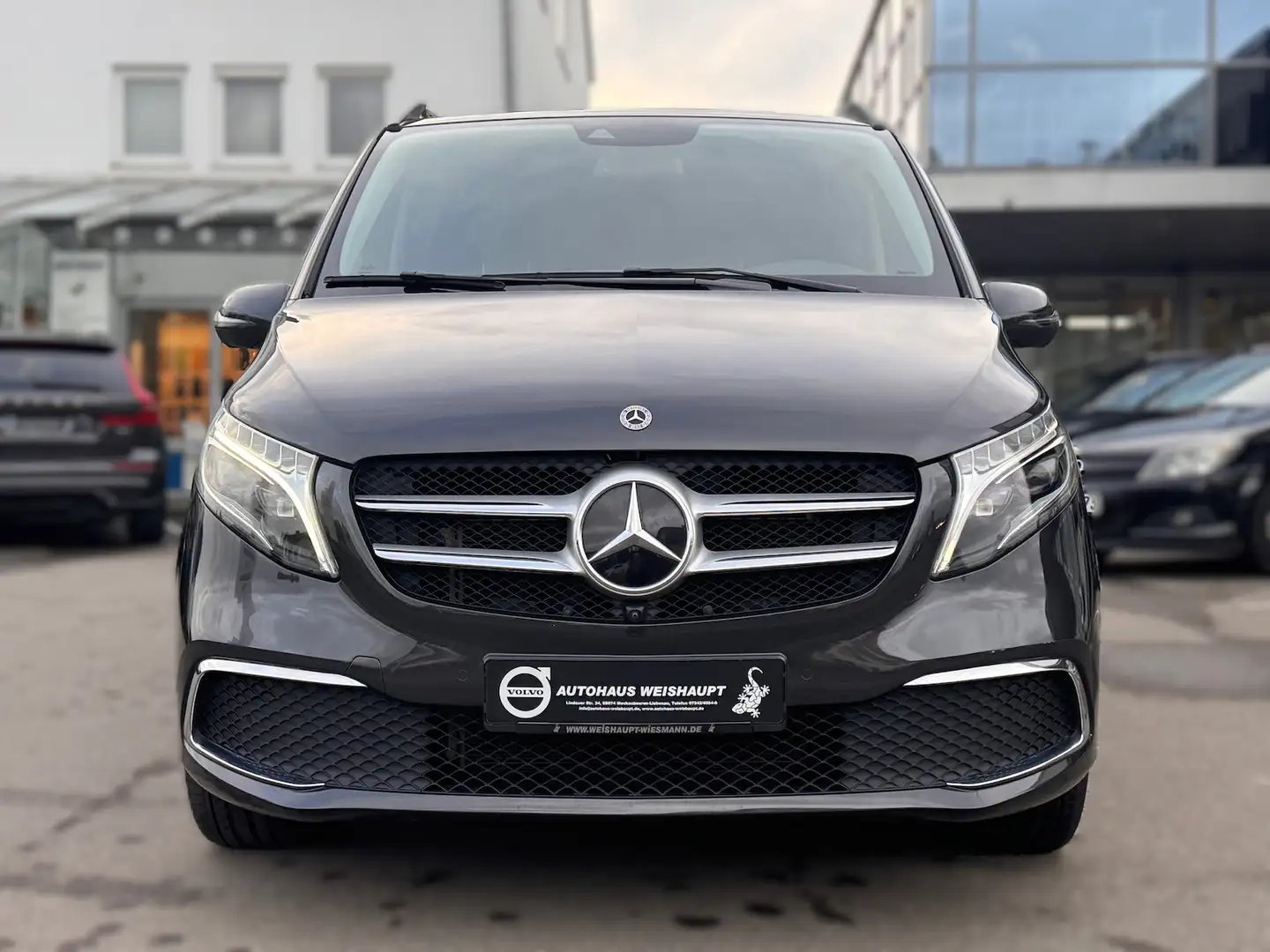 Mercedes-Benz V 300d*ANTGARDE EDITION 4MATIC lang*360°AHK*3,2T Schwarz - 2