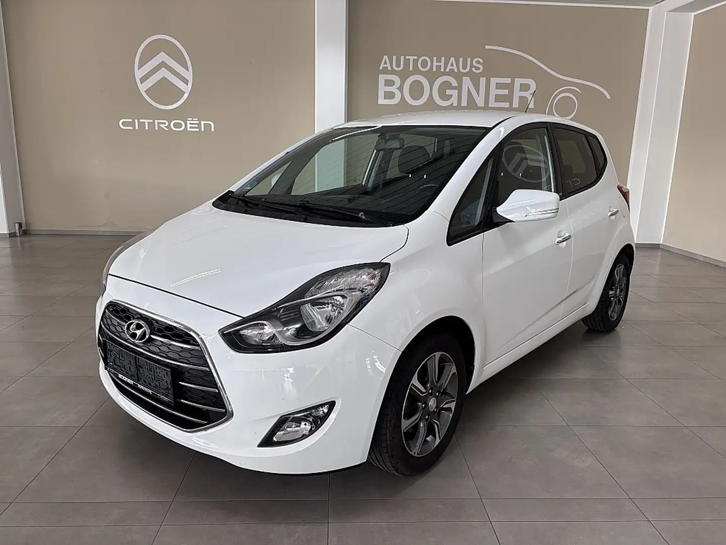 Hyundai iX20 1,4 CVVT Go Weiß - 1
