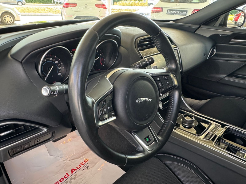 Jaguar XE 2.0t R-Sport/NAVI/KAMERA/MERID/BLACK PACK/19 — photo 14