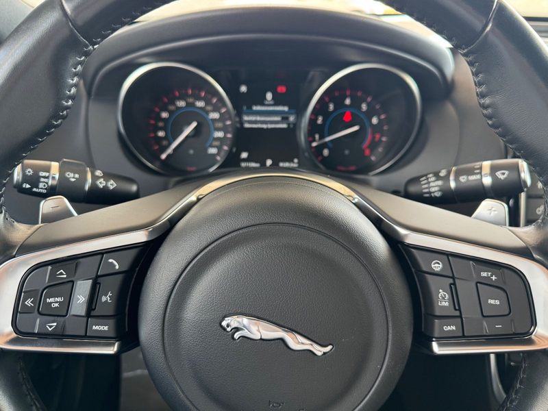 Jaguar XE 2.0t R-Sport/NAVI/KAMERA/MERID/BLACK PACK/19 — photo 13