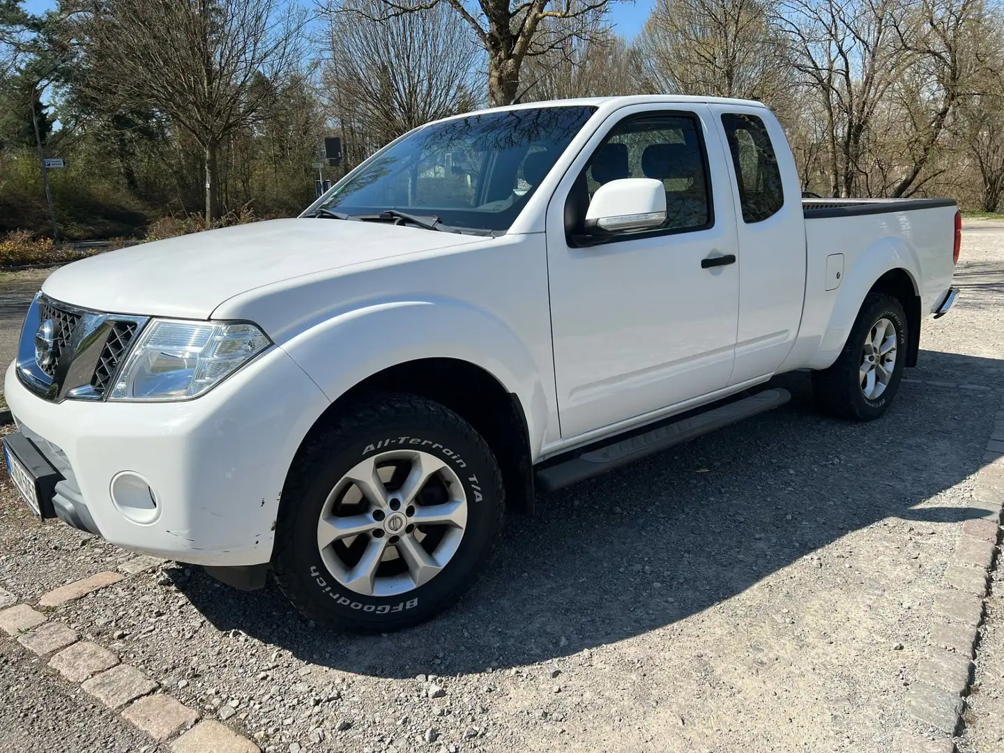 Nissan Navara King Cab SE 4X4 Weiß - 2