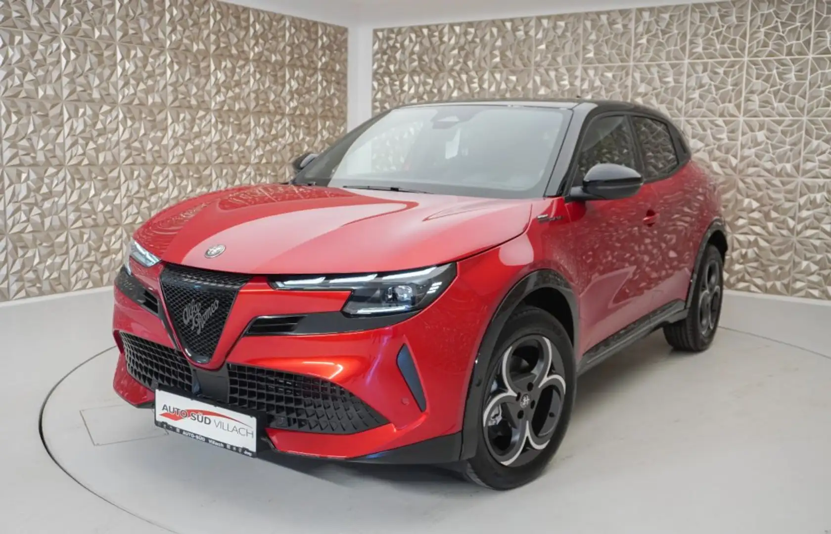 Alfa Romeo Junior IBR Q4 SPORT SPEC 145HP Rot - 1