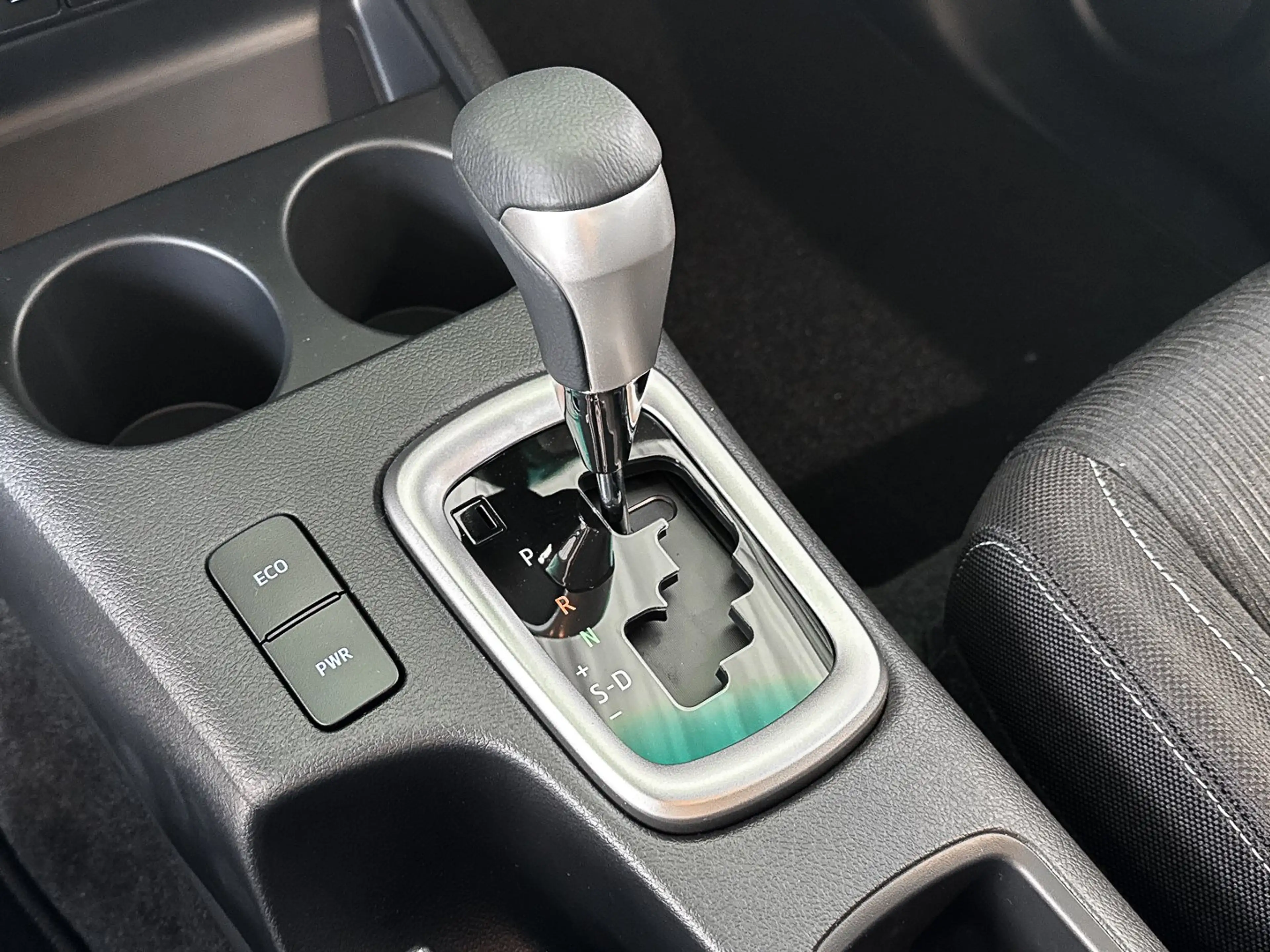 Toyota Hilux 2.4 l Xtra Cab AT 4X4 Comfort Car Play — photo 11