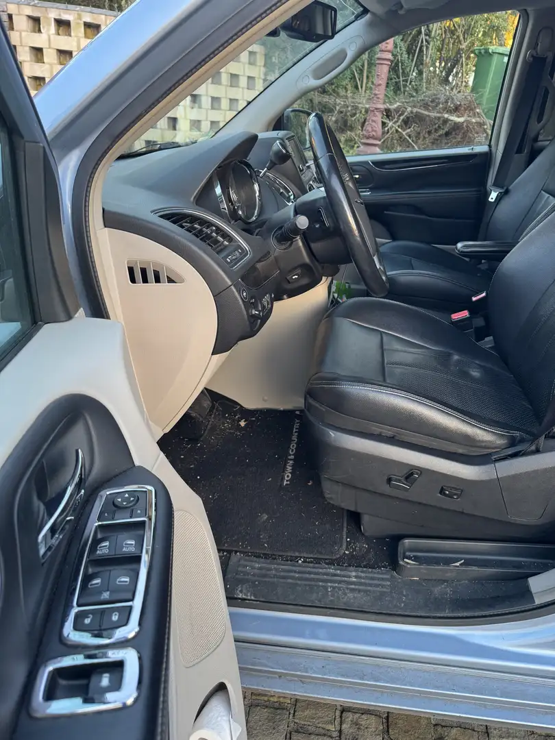 Chrysler Town & Country LPG, AHK, Campingbett Plateado - 2