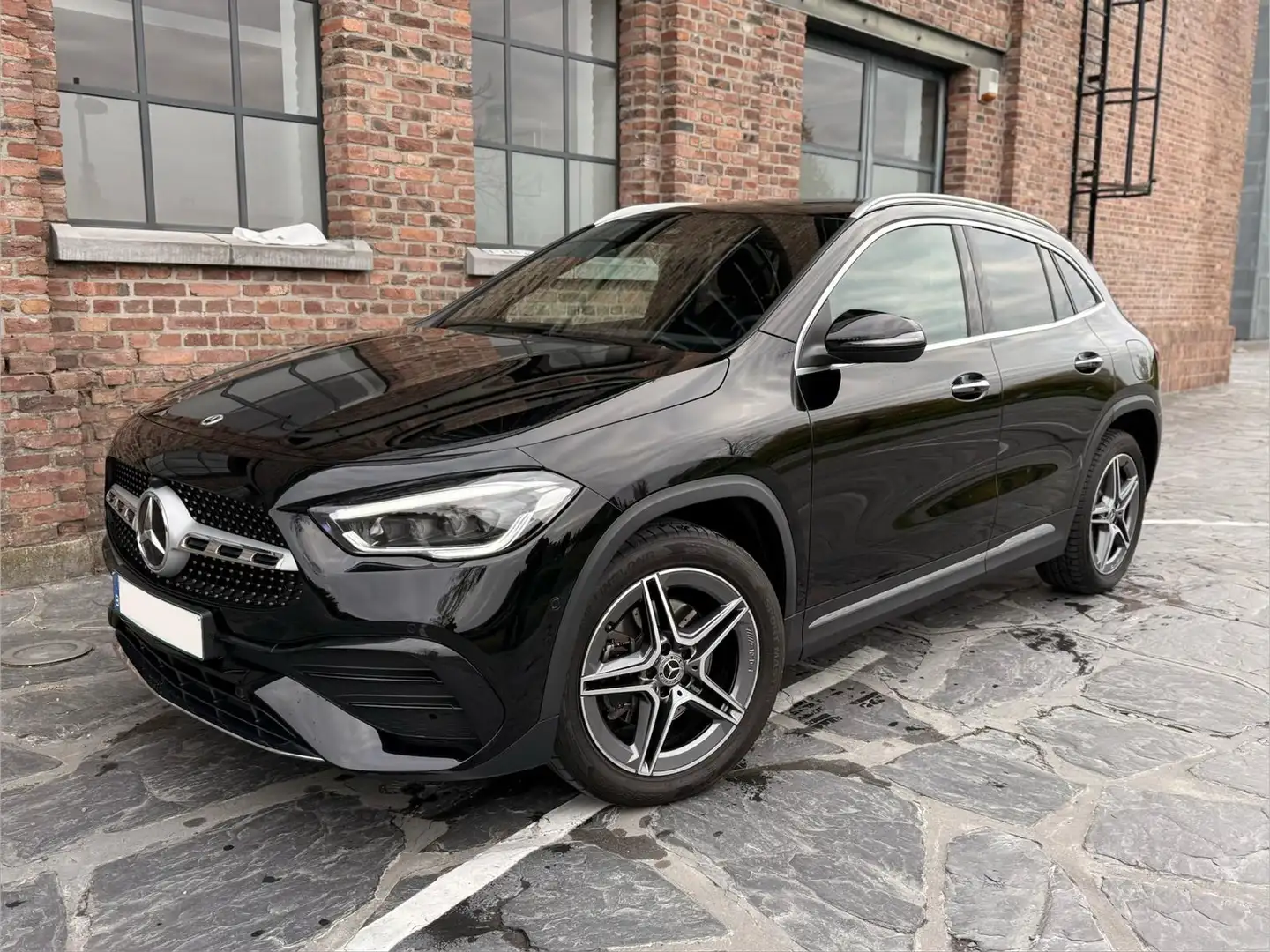 Mercedes-Benz GLA 250 GLA 250 e 8G-DCT AMG Line Zwart - 1