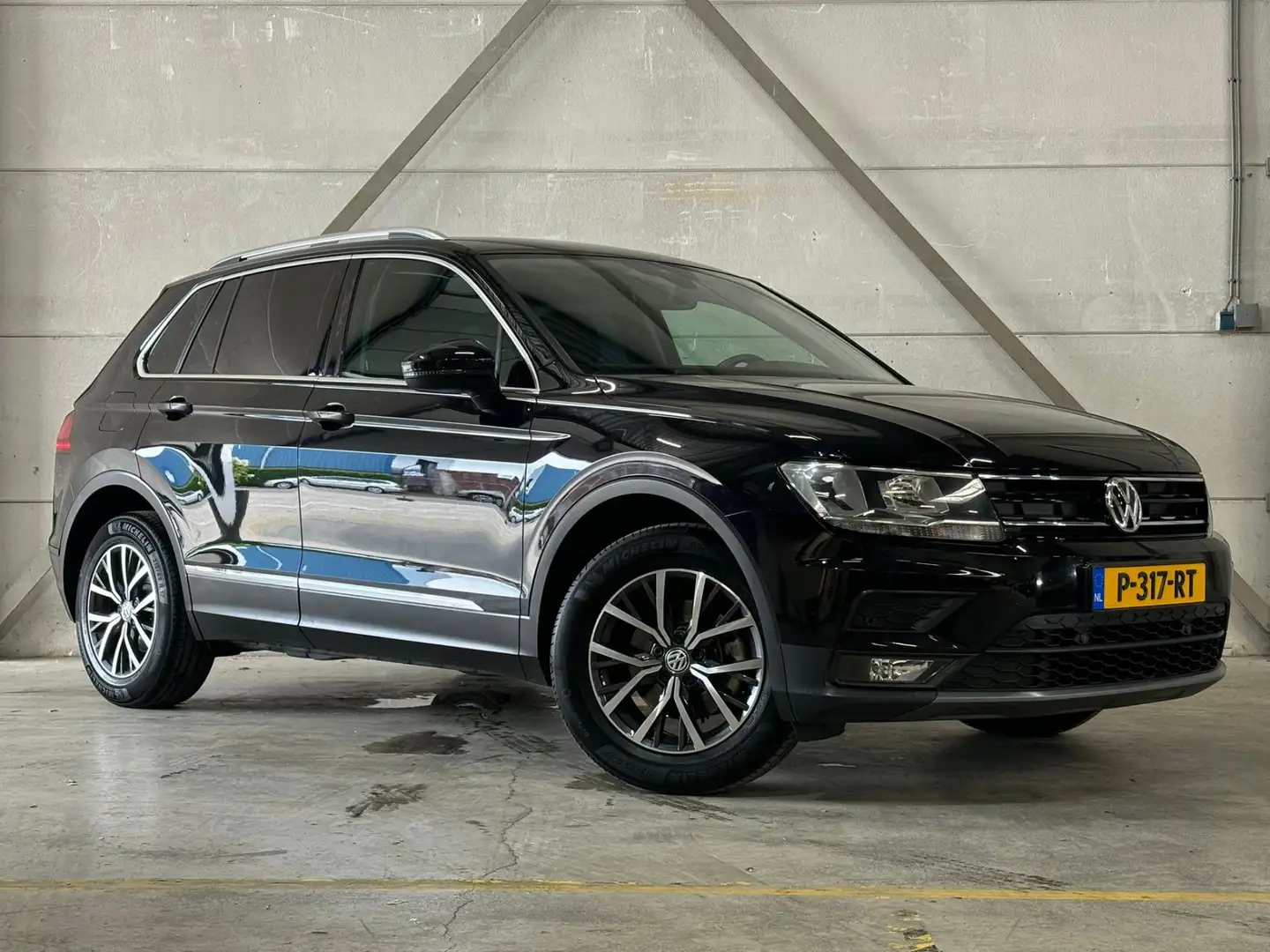 Volkswagen Tiguan 1.4 TSI Comfortline Business Navi Pdc Lmv Zwart - 2