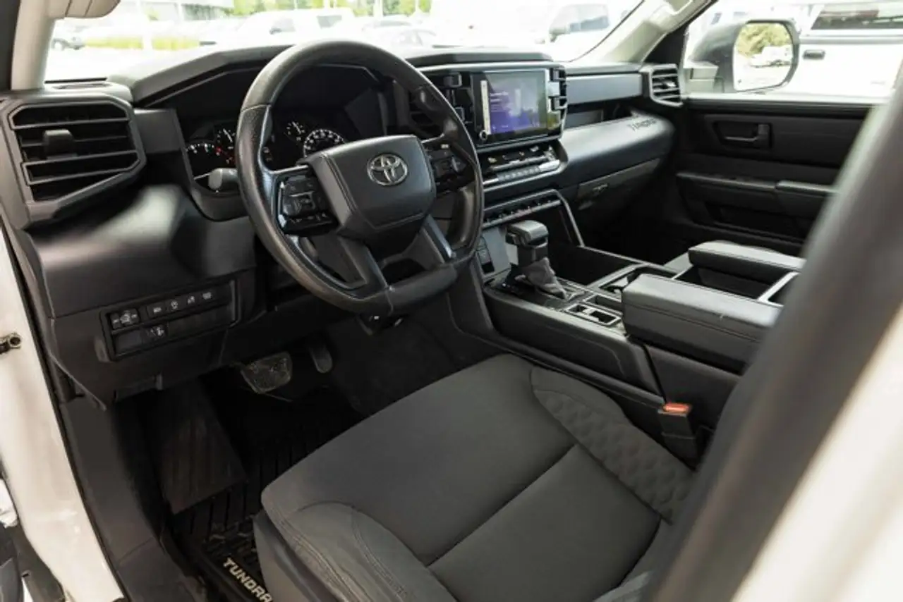 Toyota Tundra снимка Toyota Tundra
