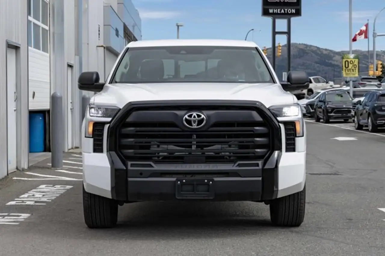 Toyota Tundra снимка Toyota Tundra