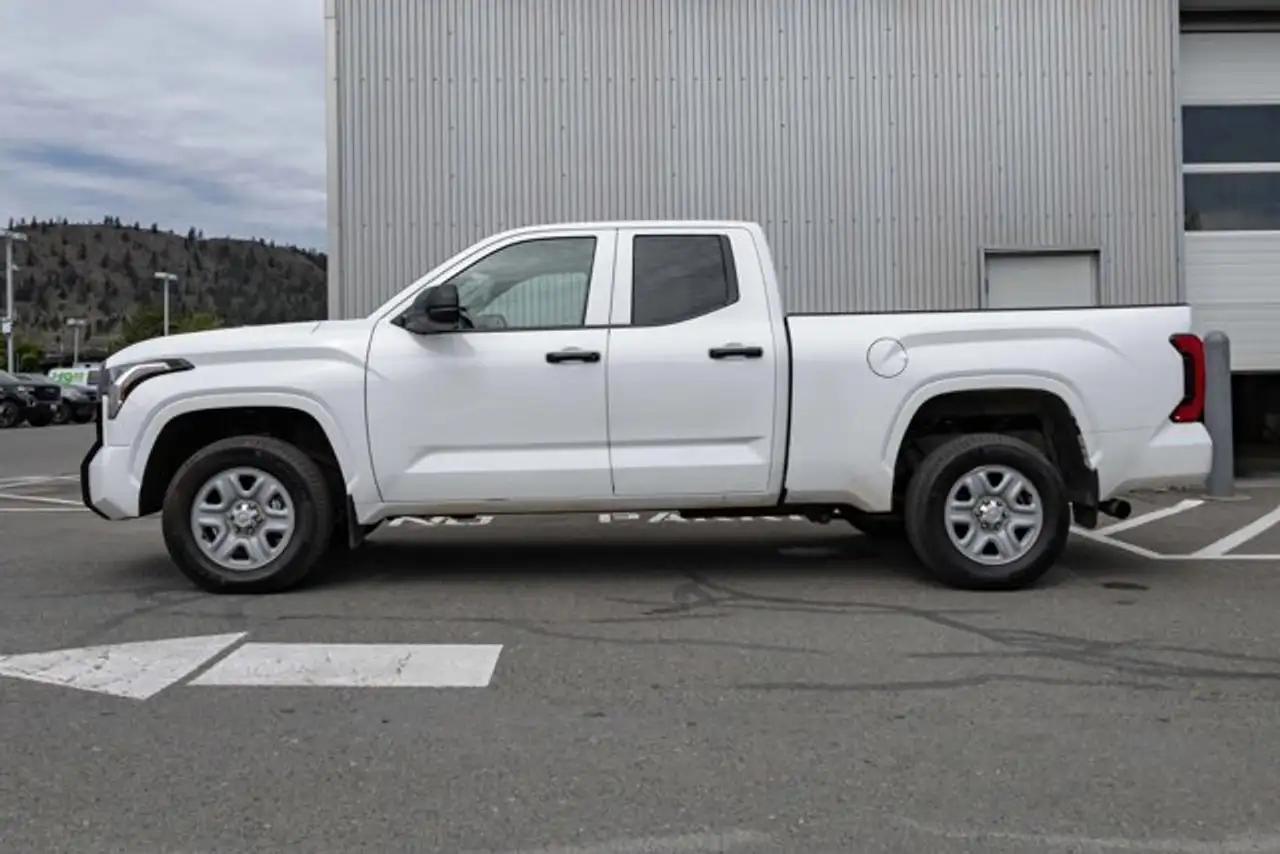 Toyota Tundra снимка Toyota Tundra