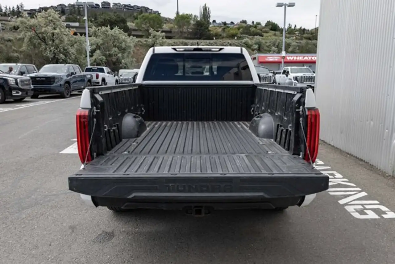 Toyota Tundra снимка Toyota Tundra
