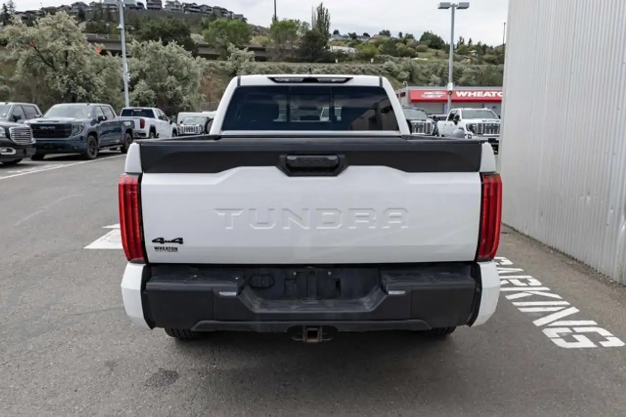Toyota Tundra снимка Toyota Tundra