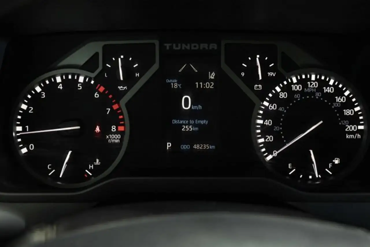 Toyota Tundra снимка Toyota Tundra