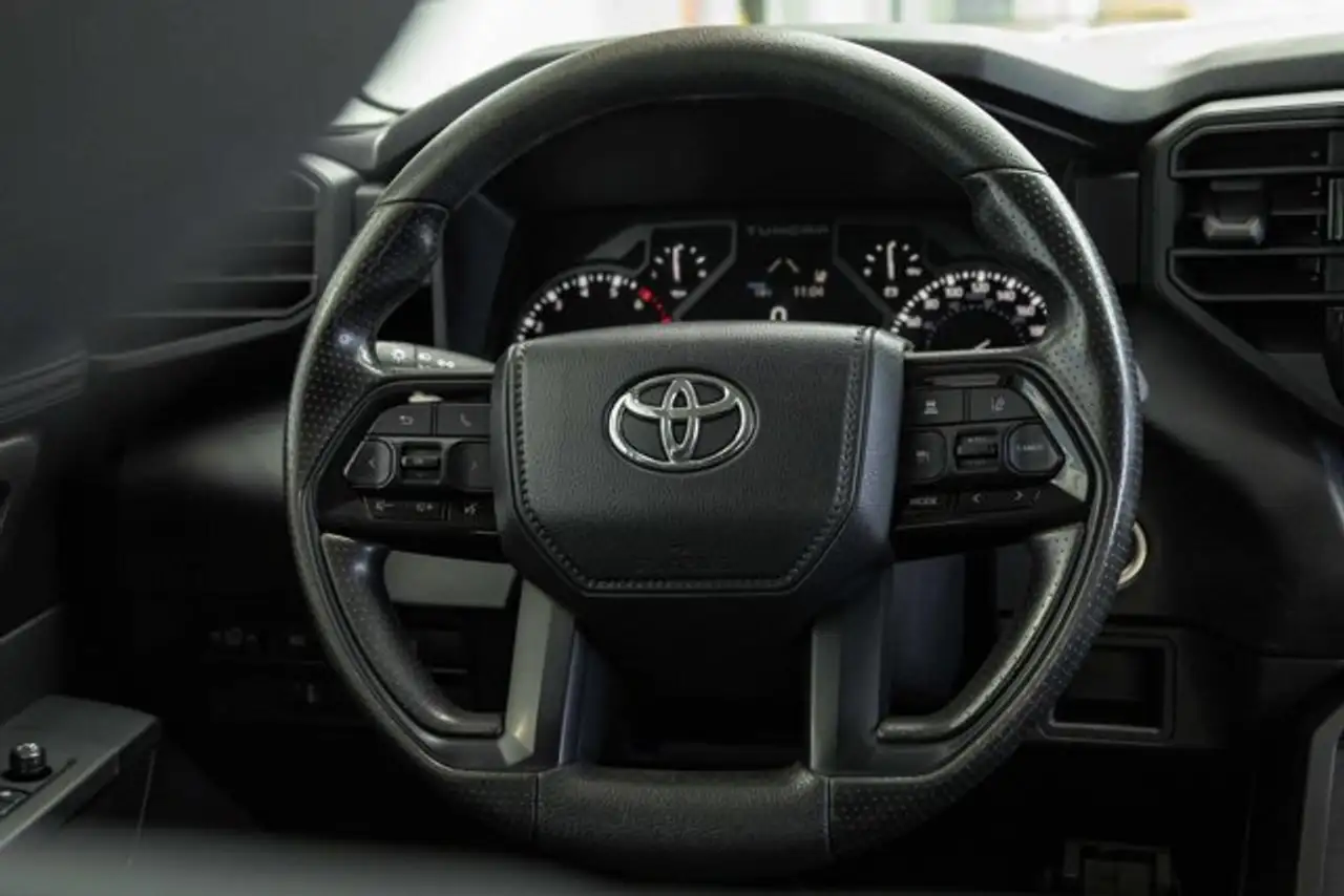 Toyota Tundra снимка Toyota Tundra