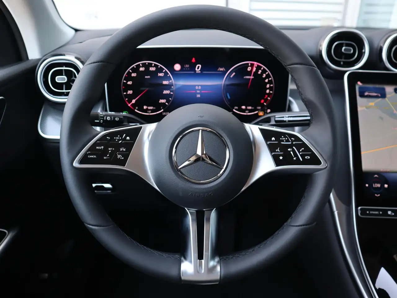 Mercedes-Benz GLC 2026 — фото 12