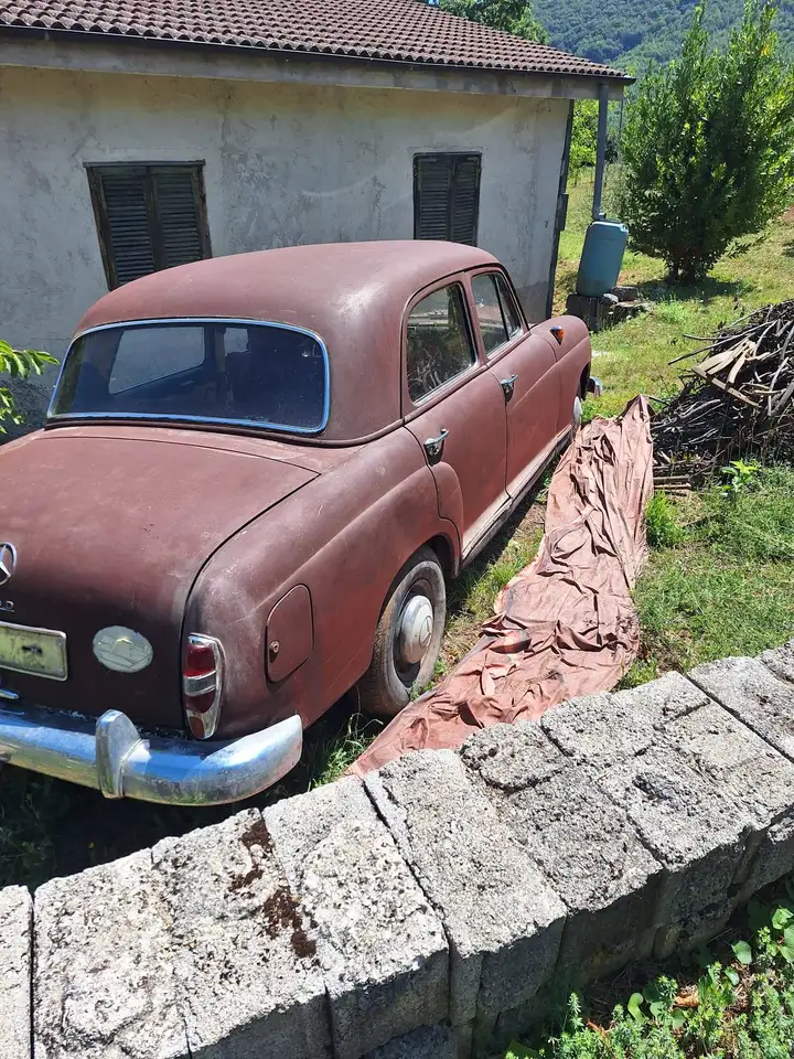 Mercedes-Benz 180 D b, foto 2