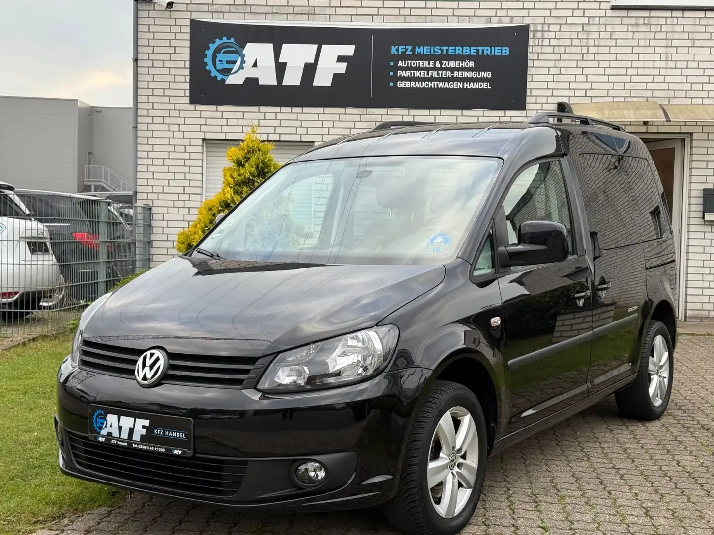 Volkswagen Caddy Kombi Soccer Trendline 2,0 TDI 140 Schwarz - 1