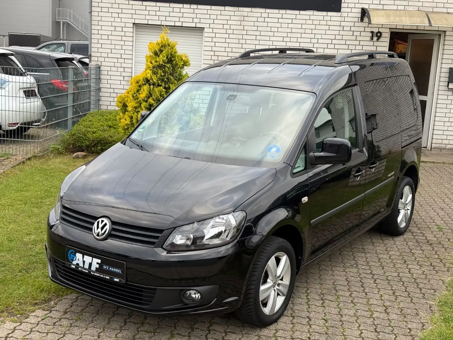 Volkswagen Caddy Kombi Soccer Trendline 2,0 TDI 140 Schwarz - 2
