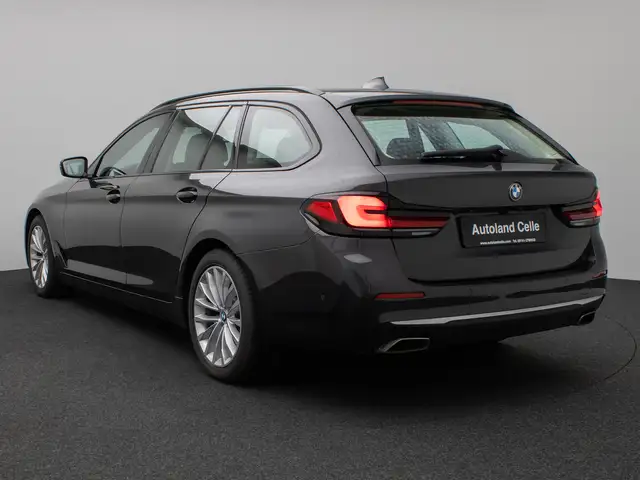 BMW 5 Series view 9